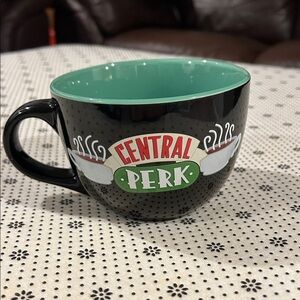 NWOT Friends Central Perk 24 Ounce Ceramic Mug Black & Green